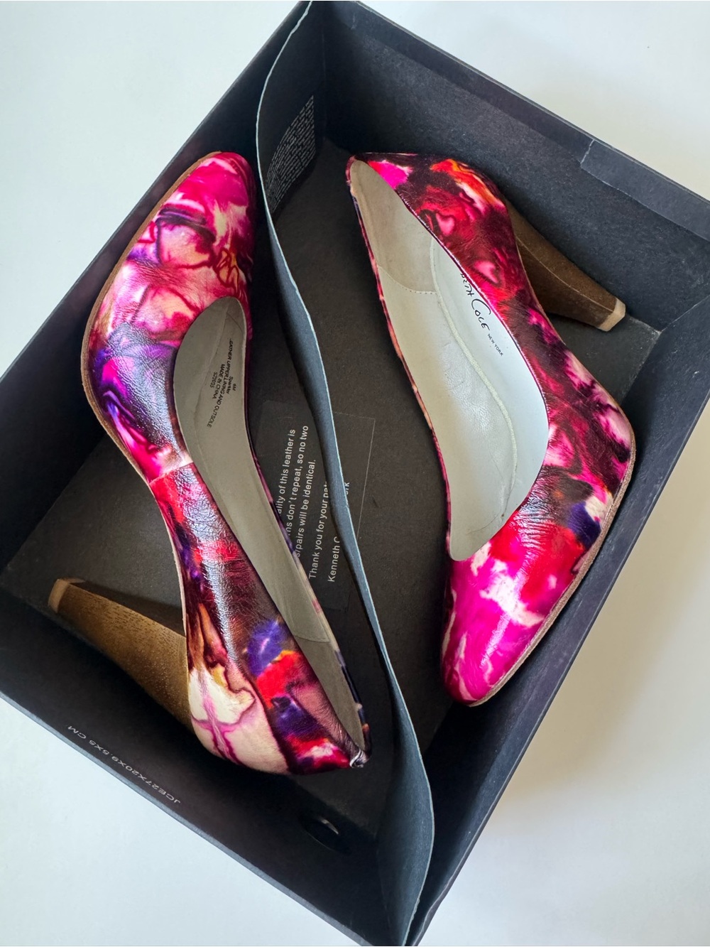Kenneth Cole New York Pink Purple Multi Abstract Leather Pumps